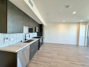 3355 Overland Ave, Unit 307 in Los Angeles, CA - Building Photo - Building Photo