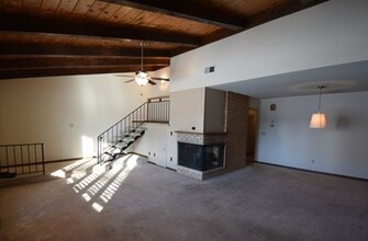 428 Deldona Dr, Unit 3 in Mankato, MN - Foto de edificio - Building Photo