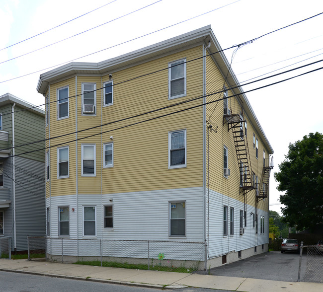 14-16 Monticello St in Providence, RI - Foto de edificio - Building Photo