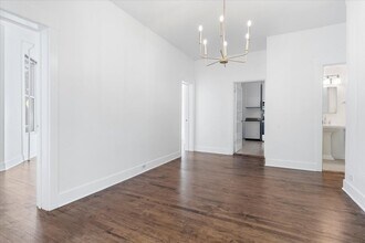1097 Tower Rd, Unit A in Winnetka, IL - Building Photo - Building Photo