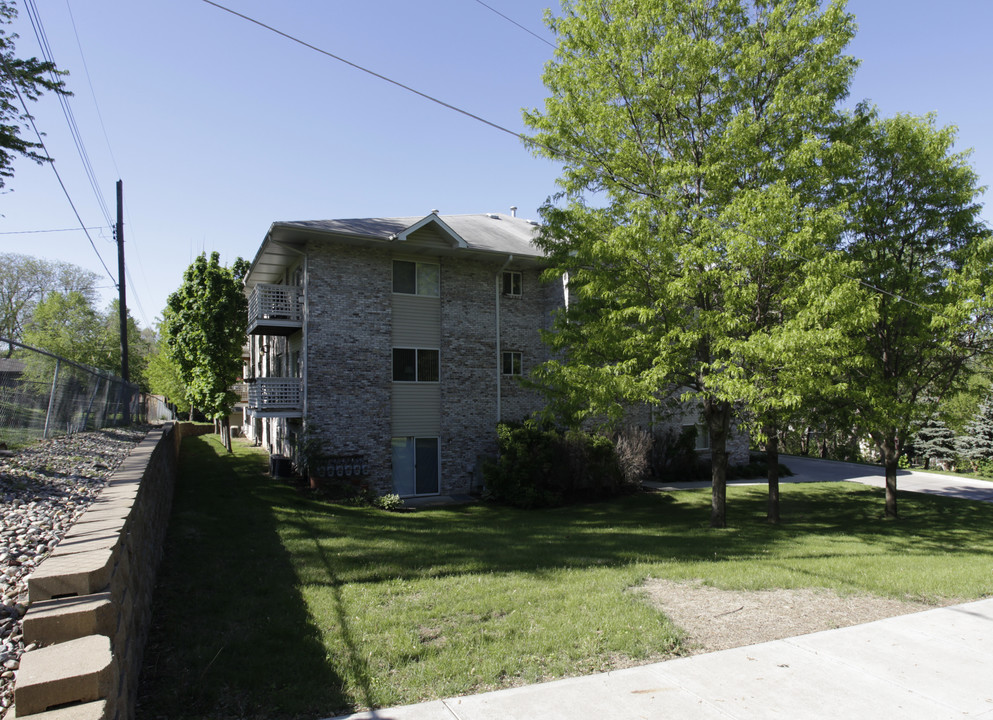 Spring Park in Omaha, NE - Building Photo