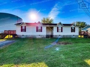 275 Dogwood Pointe Dr in McMinnville, TN - Building Photo - Building Photo