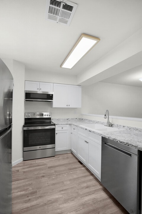 2076 Mesquite Ln, Unit 203 in Laughlin, NV - Building Photo