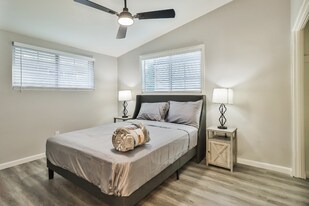 24314 Kittridge St in Los Angeles, CA - Building Photo