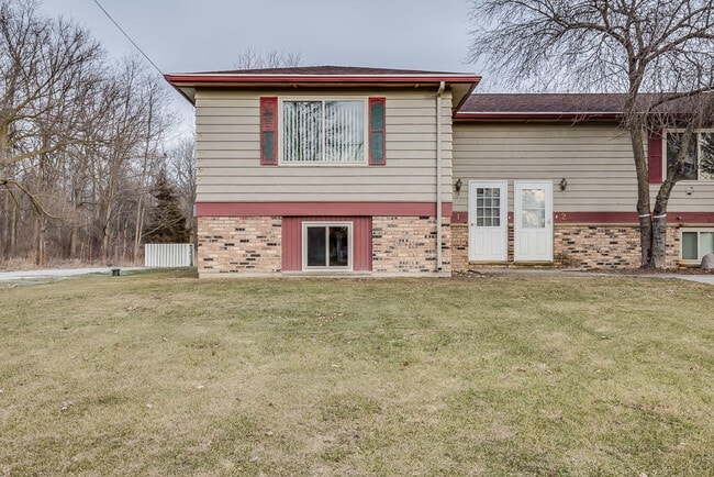 property at 720 Lakeview Dr