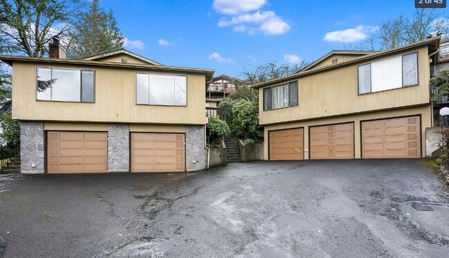 7150 SE Thorburn St, Unit A in Portland, OR - Foto de edificio - Building Photo