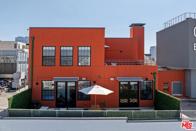 746 S Los Angeles St in Los Angeles, CA - Building Photo - Building Photo