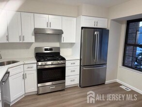 6 Wood Acres Dr in North Brunswick, NJ - Building Photo - Building Photo