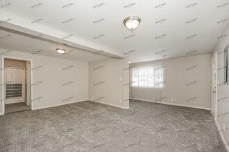 1992 Oxford St in Twinsburg, OH - Foto de edificio - Building Photo