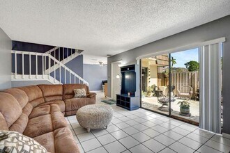 1530 Forest Lakes Cir in West Palm Beach, FL - Building Photo - Building Photo