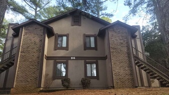 906 Candlewood Dr NW in Huntsville, AL - Building Photo