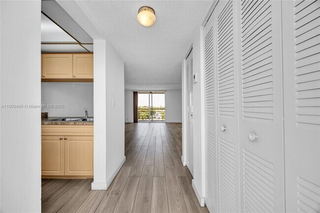 14180 SW 84th St in Miami, FL - Building Photo - Building Photo