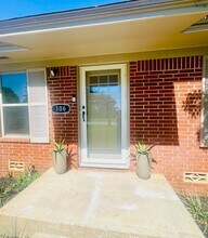 106 E Jefferson Ave in Iowa Park, TX - Building Photo - Building Photo