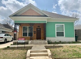 1512 W Twelfth St in Dallas, TX - Building Photo