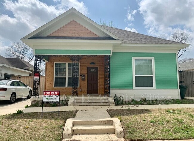 property at 1512 W Twelfth St