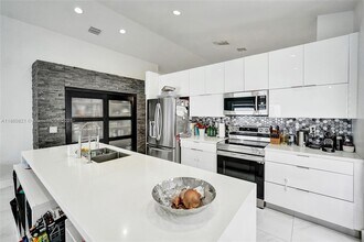 4955 SW 33rd Ave in Fort Lauderdale, FL - Building Photo - Building Photo