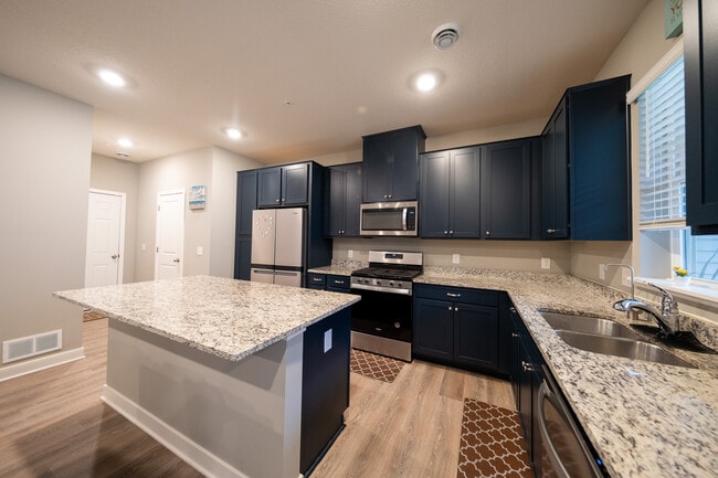 6464 Genevieve Trail in Cottage Grove, MN - Building Photo - Building Photo