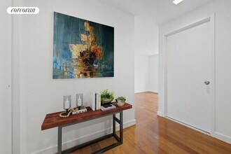 41-18 Crescent St in Queens, NY - Building Photo - Building Photo