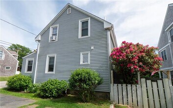 4 Draper Ave in Middletown, RI - Building Photo - Building Photo
