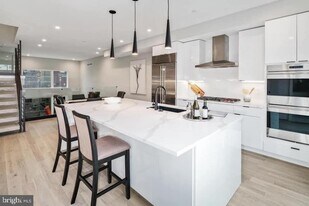 2139 League St in Philadelphia, PA - Building Photo