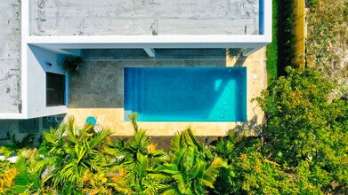 369 Orange Way in West Palm Beach, FL - Building Photo - Building Photo