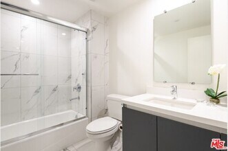 1831 Sawtelle Blvd-Unit -209 in Los Angeles, CA - Foto de edificio - Building Photo