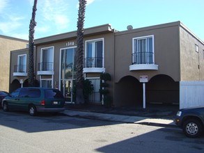 Edgewood Way Apartments in Oxnard, CA - Building Photo - Building Photo