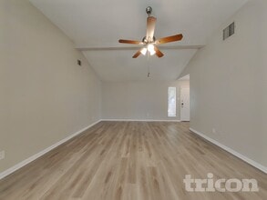 3815 Shadow Trail in Houston, TX - Foto de edificio - Building Photo