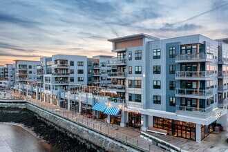 Windsor Marina Bay Apartments in Quincy, MA - Foto de edificio - Building Photo