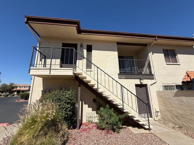 3801 E Greenway Rd in Phoenix, AZ - Building Photo - Building Photo