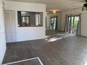 2700 S University Dr in Davie, FL - Building Photo - Building Photo