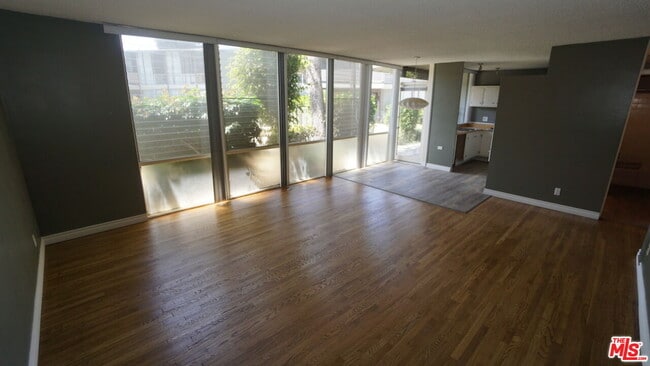3330 S Sepulveda Blvd in Los Angeles, CA - Building Photo - Building Photo