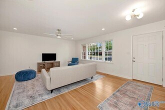 1610 Chapman Ave NE in Huntsville, AL - Foto de edificio - Building Photo