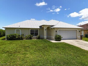 1529 SW 15th Pl in Cape Coral, FL - Building Photo - Building Photo