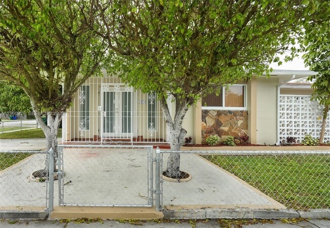 2656 SW 31st Ct in Miami, FL - Building Photo - Building Photo