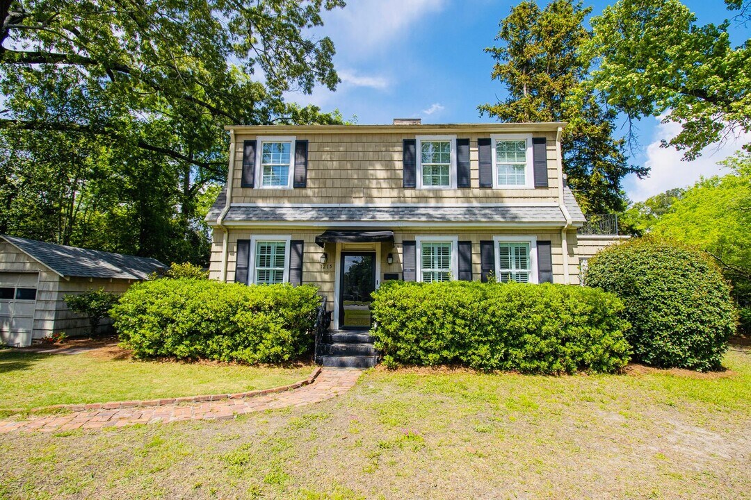 1215 Pinemont Dr in Columbia, SC - Foto de edificio