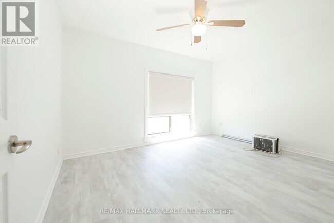 property at 37-37 Holland St W