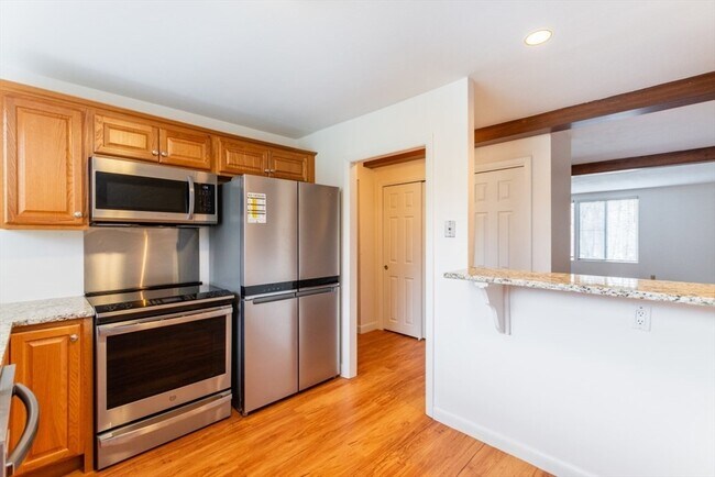 8 Longwood Dr in Andover, MA - Building Photo - Building Photo