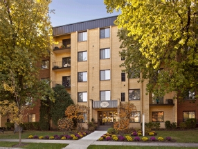 Cook Apartments at Libertyville in Libertyville, IL - Foto de edificio - Building Photo