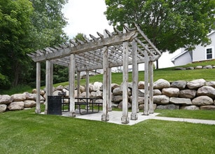 Lake Hazeltine Woods in Chaska, MN - Building Photo - Building Photo