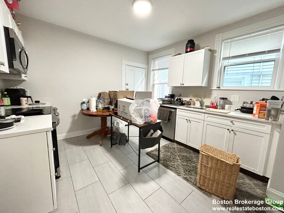 9 Mount Pleasant Ave, Unit 2 in Boston, MA - Foto de edificio