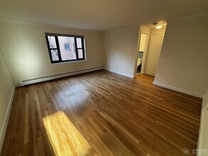 44 A Harvard Ave, Unit 4 in Brookline, MA - Building Photo - Building Photo