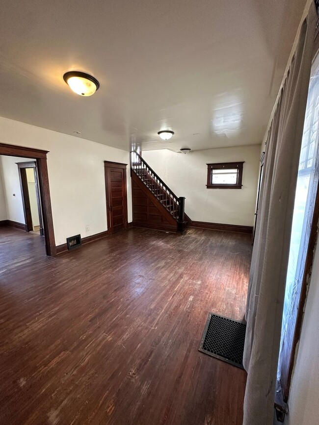 property at 1303 W 2nd St