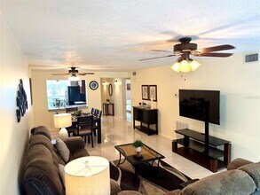 4409 Longmeadow in Sarasota, FL - Building Photo - Building Photo