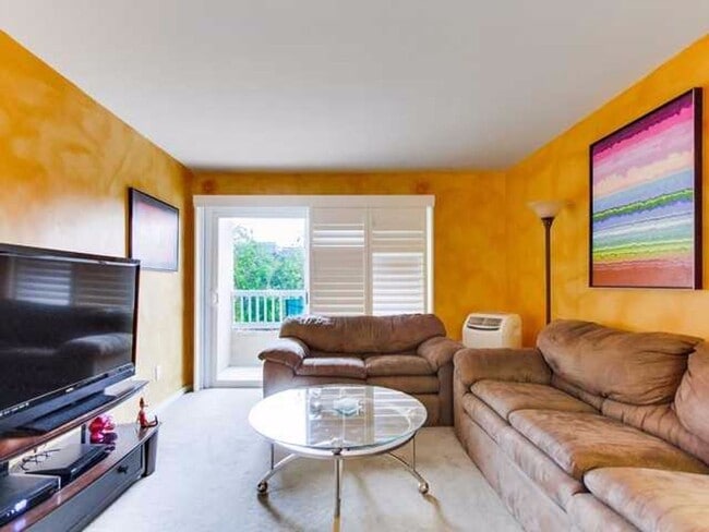 3030 Suncrest Dr in San Diego, CA - Building Photo - Building Photo