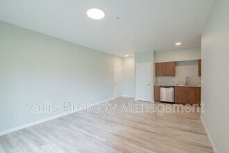 13001 S Crompton Lane in Molalla, OR - Building Photo - Building Photo