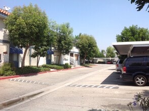 19531 E Cienega Ave in Covina, CA - Foto de edificio - Building Photo