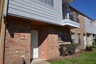 9200 W Bellfort Ave in Houston, TX - Building Photo - Building Photo