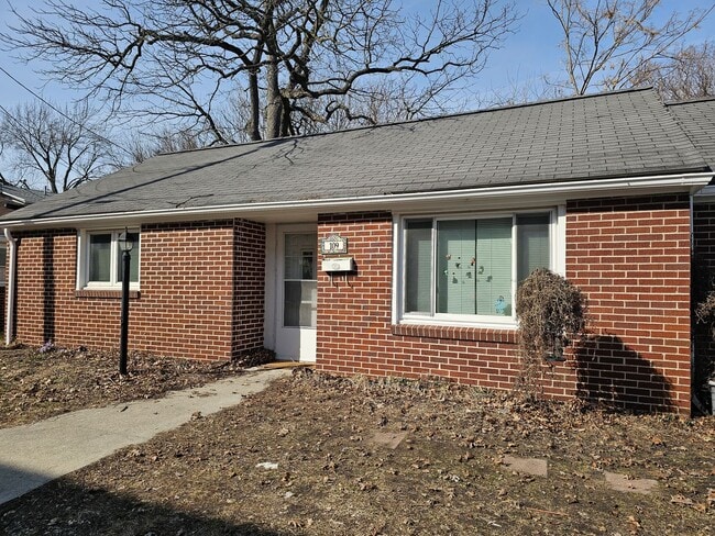 109 Kramer Ln in Bowling Green, OH - Building Photo - Building Photo