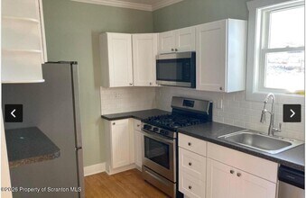 402 S Valley Ave in Olyphant, PA - Building Photo - Building Photo